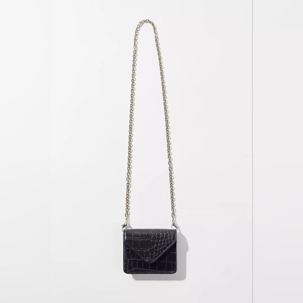 Black Vegan Croc leather chain strap wallet - Picture 7 of 8